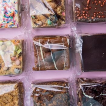 Value Cake and Dessert Gift Box (15 slices)   Yummy dessert sampler